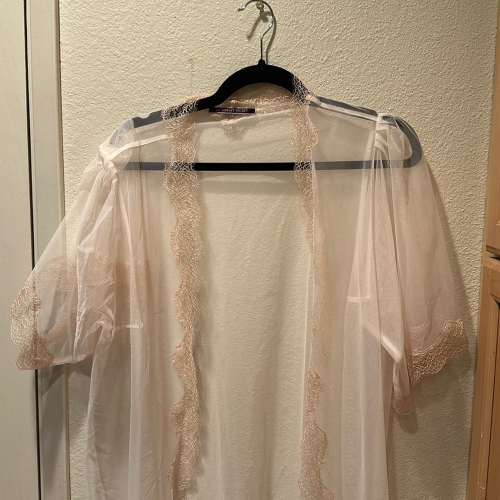 Lace robe